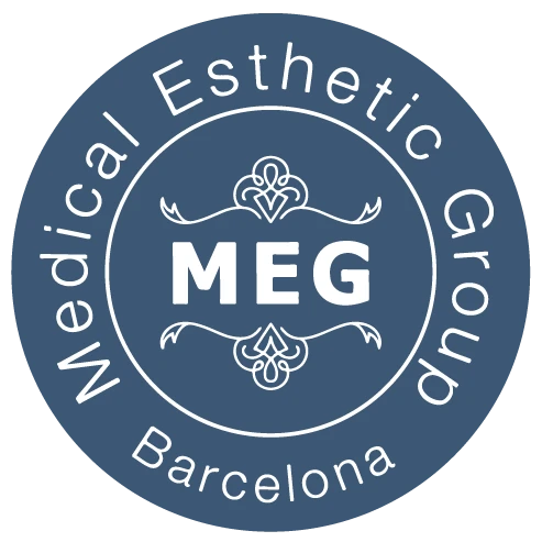 Logo azul de la clínica estética y cirugía plástica Medical Esthetic Group en Barcelona