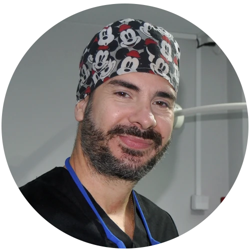 El Doctor Pablo Pino es experto en cirugía estética en la clínica Medical Esthetic Group en la provincia de Barcelona